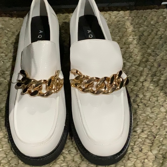Aqua Shoes - #406 NWOT W Sz 7.5 M Lizard White Leather Loafers WGold Chain Accent